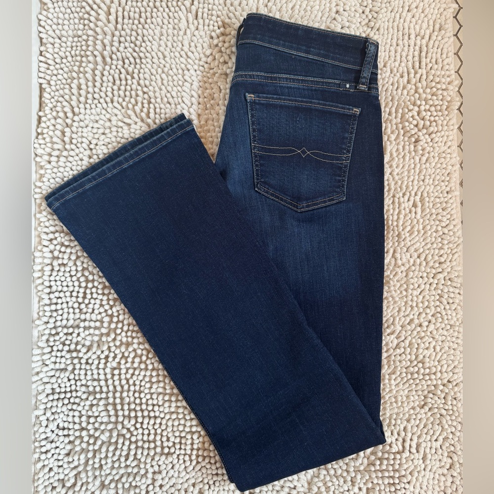 Lucky Brand🍀 Women’s Mid-Rise Sweet Bootcut jeans. Size 6/28